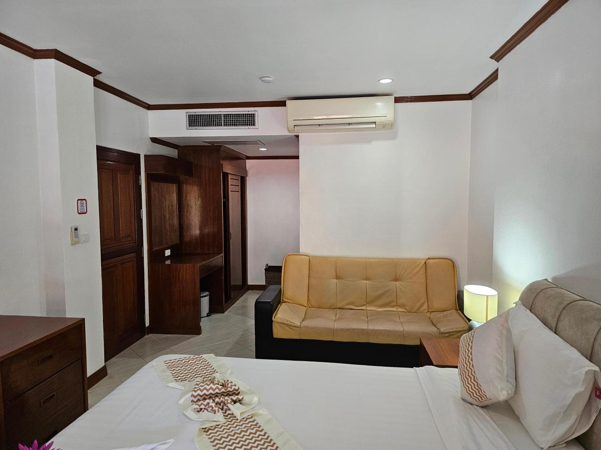 Sai Rougn Apartment Patong Екстер'єр фото
