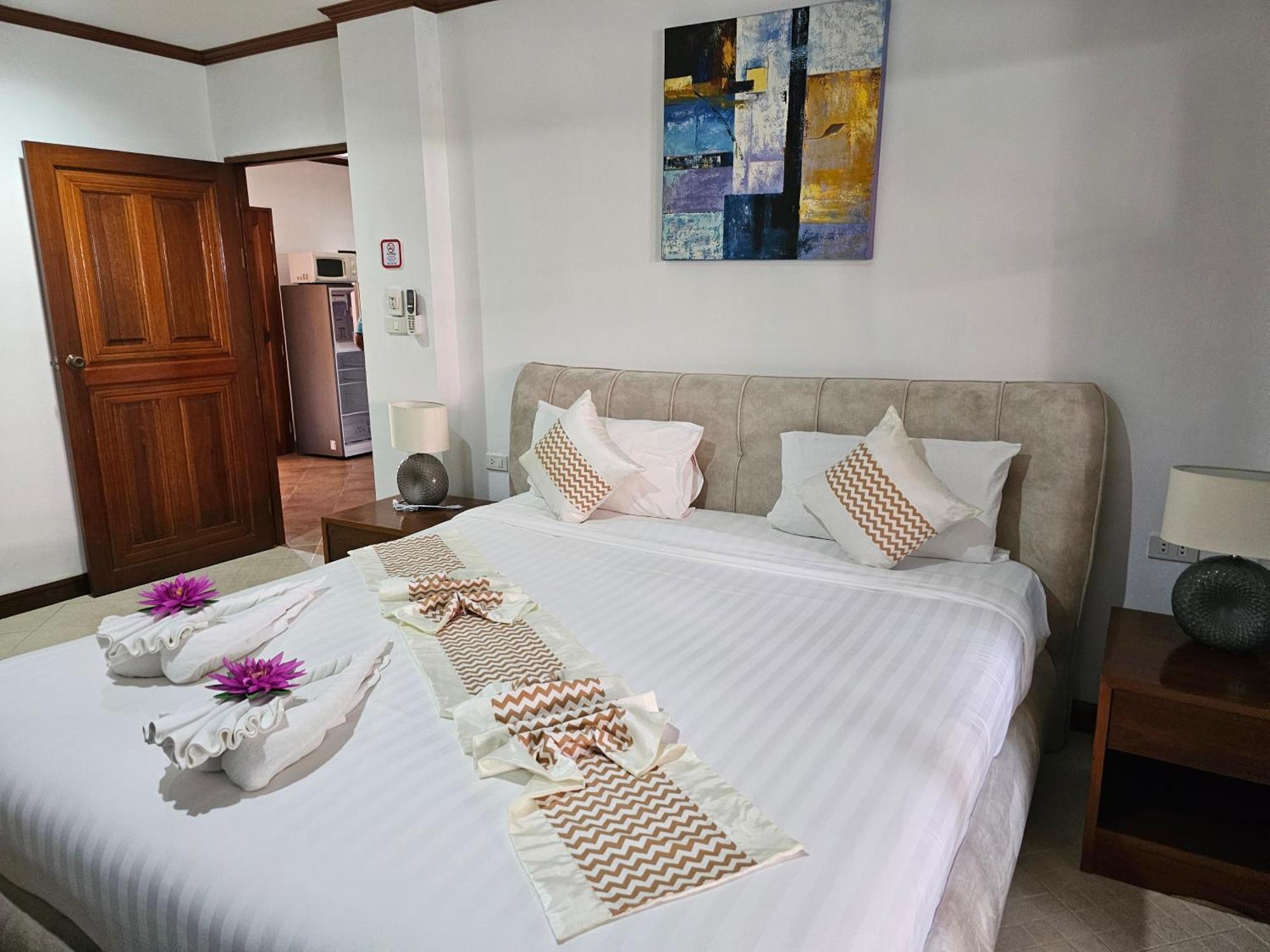 Sai Rougn Apartment Patong Екстер'єр фото